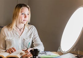 Combate la fatiga invernal con esta lámpara de luminoterapia que da energía y sube el ánimo