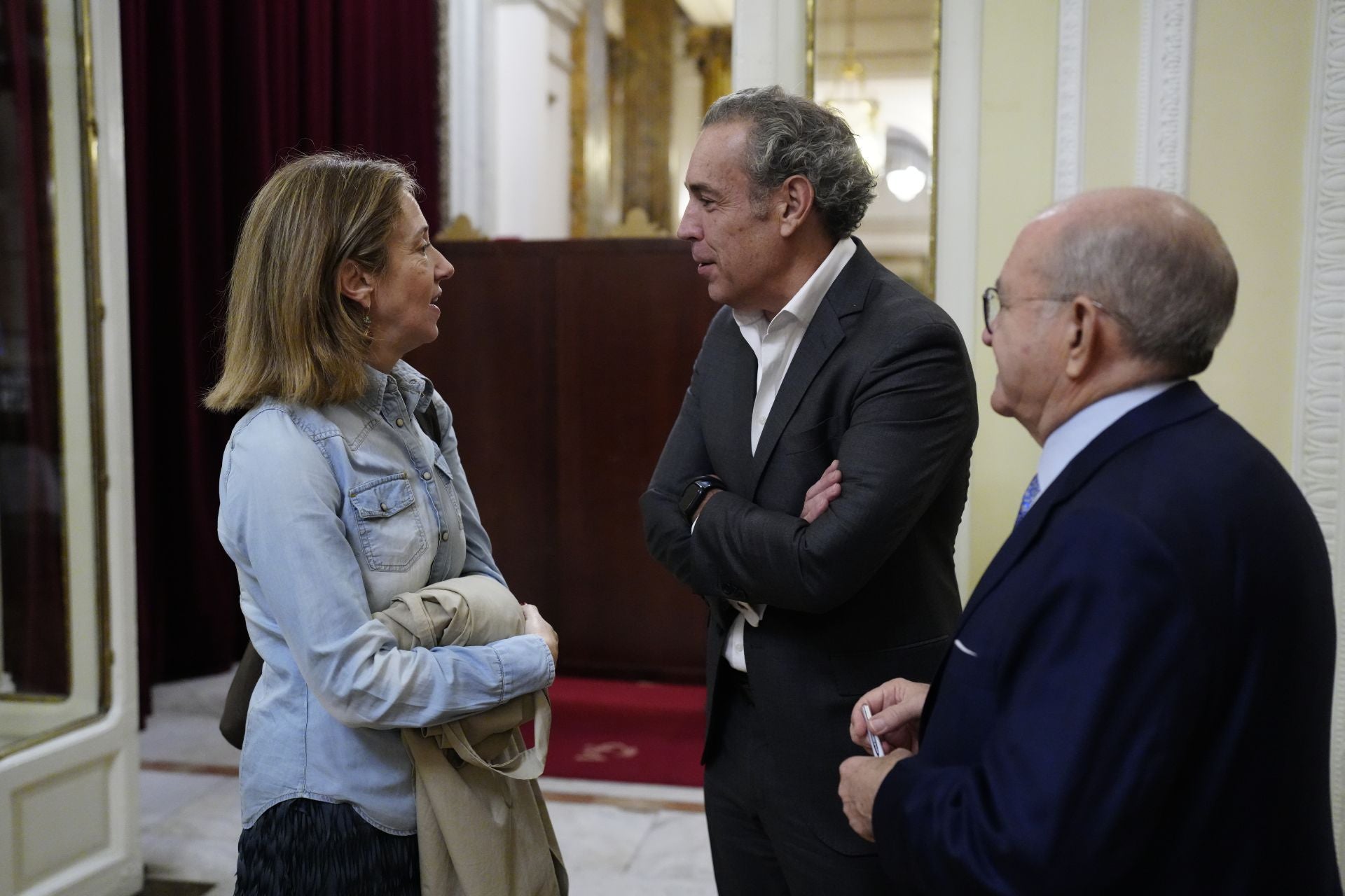 Ana Porto, directora Global de Comunicación de Telefónica; Manuel Mirat, CEO de Vocento, y José Luis Rodríguez, presidente de Foro Nueva Economía.