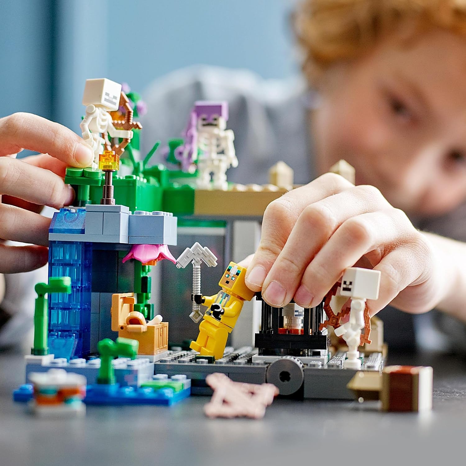 Convierte cualquier tarde en una aventura épica con el set LEGO Minecraft La mazmorra del esqueleto