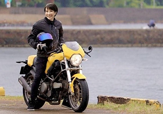 La primera ministra de Japón, Sanae Takaichi, Takaichi recorría Japón sobre dos ruedas antes de dedicarse a la política.