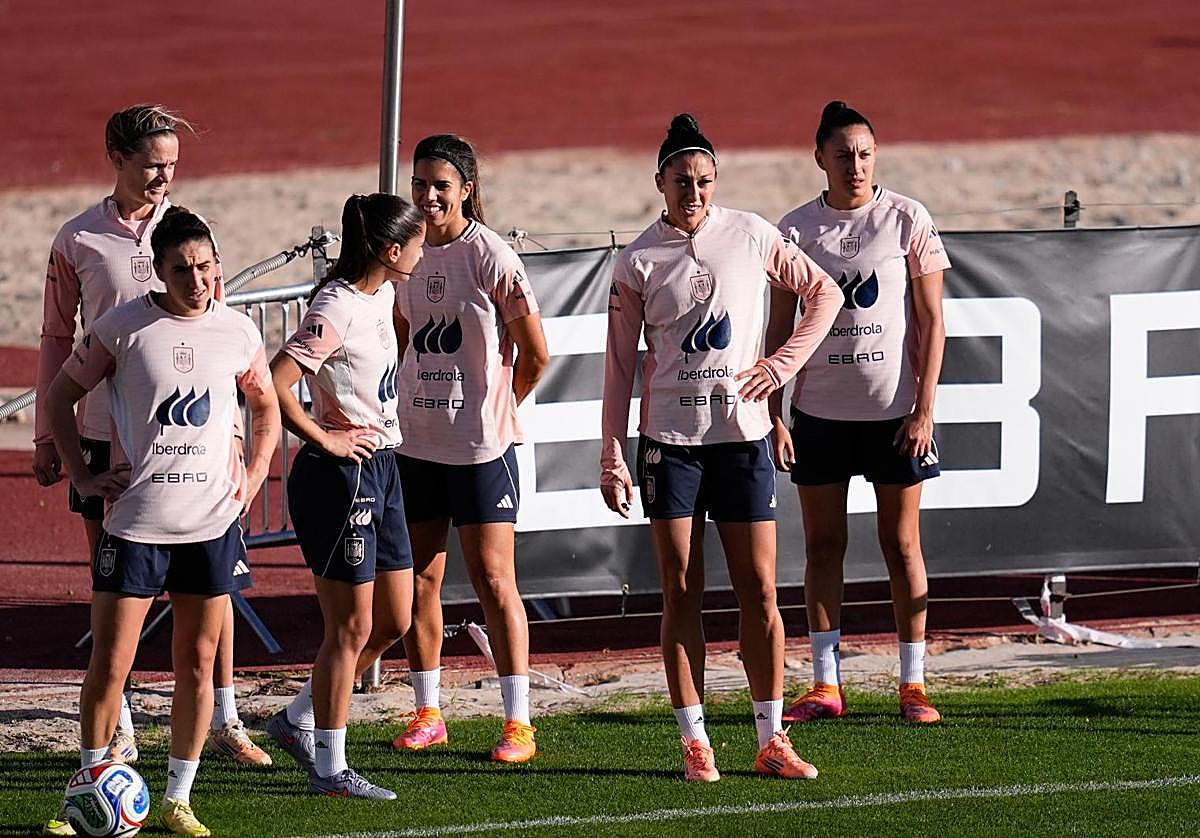 Las jugadoras de la selección española femenina, durante un entrenamiento en Las Rozas.