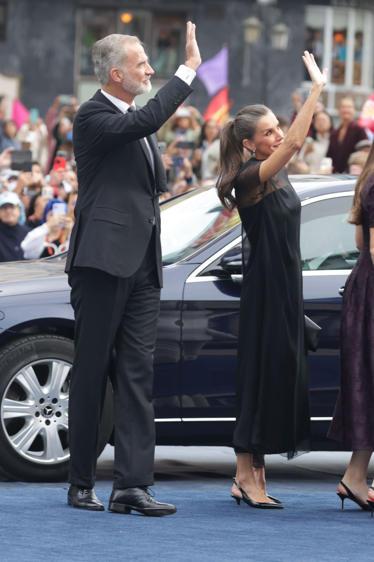 El Rey Felipe VI y la Reina Letizia, a su llegada al Teatro Campoamor.