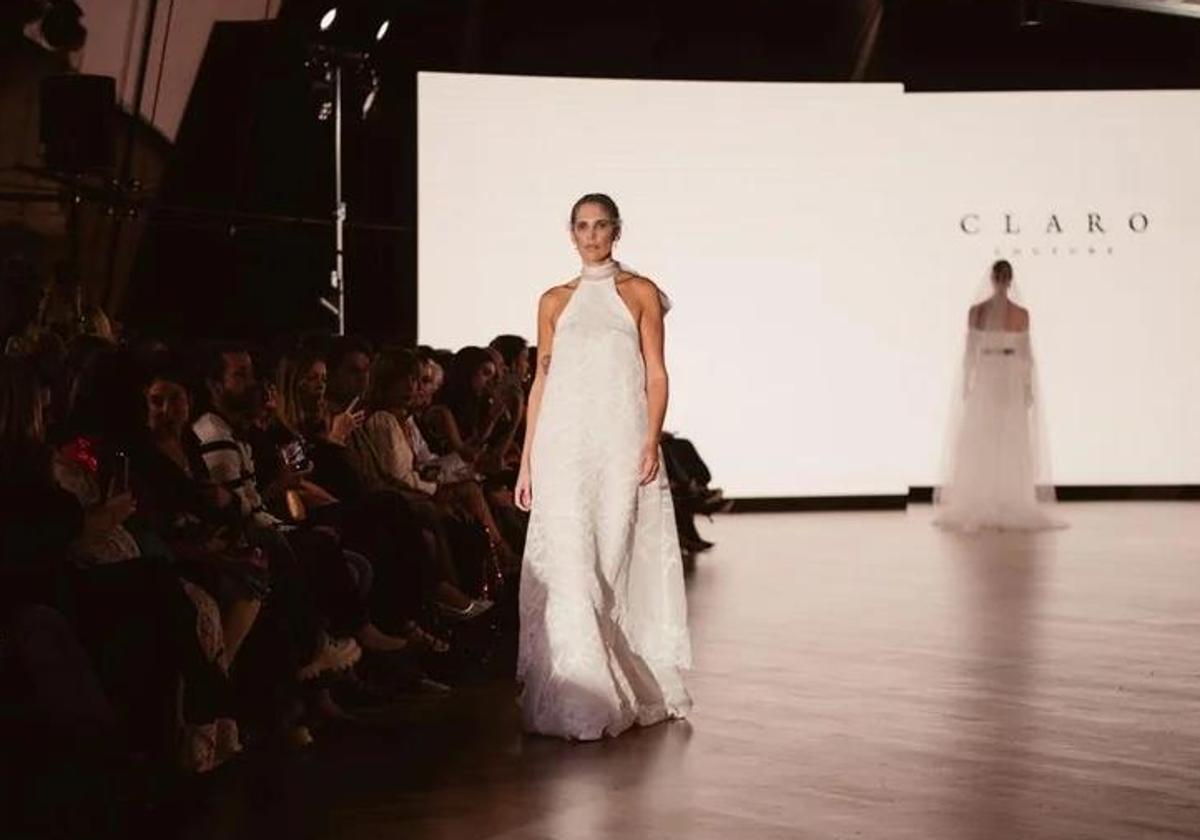 Modelo a su paso por el desgile del San Sebastián Moda Festival