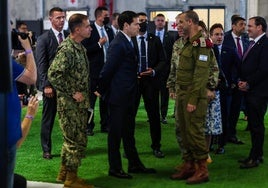 Marco Rubio visita el Centro de Coordinación Civil y Militar de Israel.