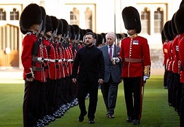 El presidente ucraniano, Volodímir Zelenski, fue recibido por el rey Carlos III en Windsor horas antes de la reunión de la coalición de voluntarios