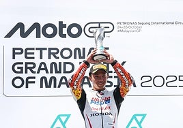 Taiyo Furusato celebra su victoria en Moto3.