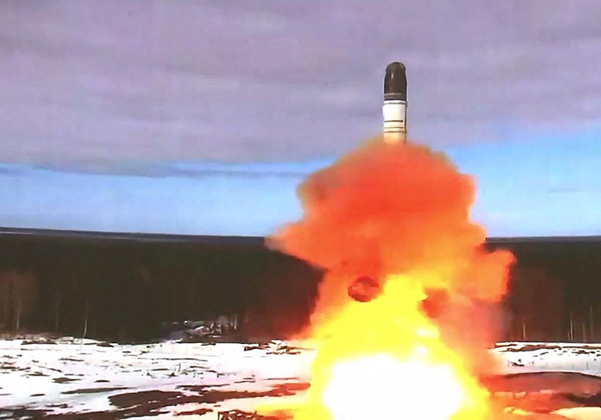 Rusia prueba un misil balístico intercontinental en el campo de Plesetsk.