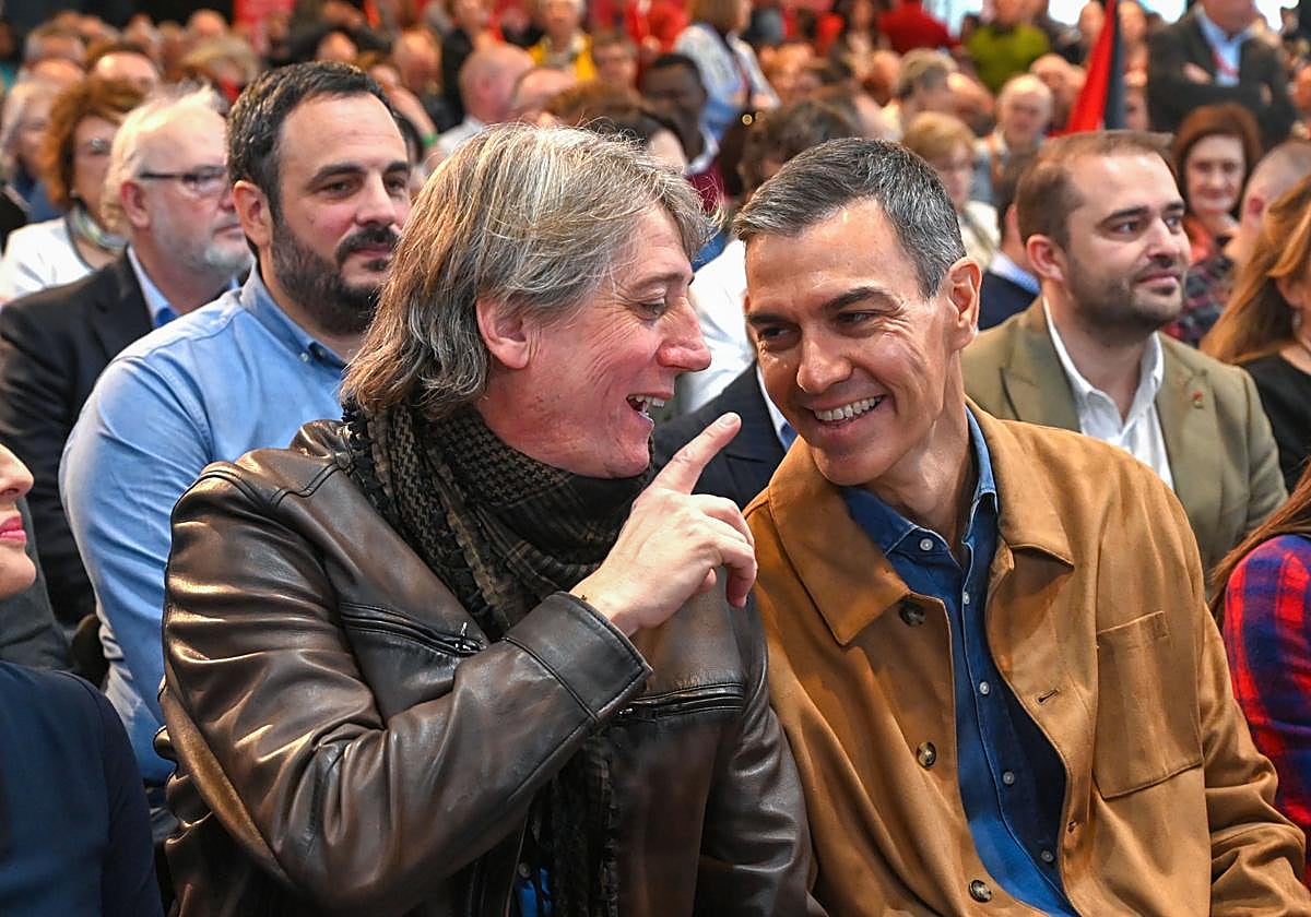 Sánchez, este domingo, junto al candidato a la Junta de Castilla y León, Carlos Martínez.