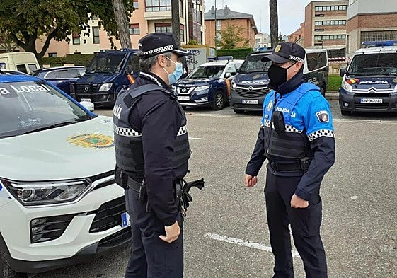 Imagen de archivo de agentes de la Policía Nacional y Local.