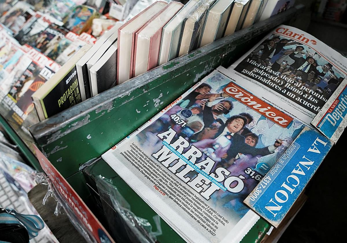 La prensa argentina destaca el triunfo de Javier Milei en las legislativas.