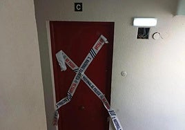 Puerta de la vivienda afectada.