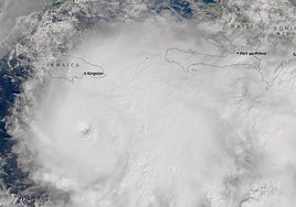 El huracán 'Melissa' en estado 5, la máxima categoría de alerta, antes de tocar tierra en Jamaica