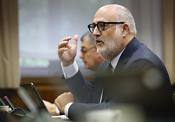 El senador de JxCAT Eduard Pujol Bonell se dirige al presidente del Gobierno, Pedro Sánchez