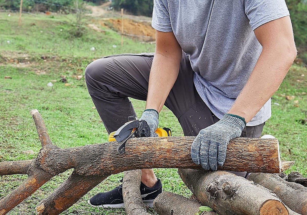 Di adiós a las ramas rebeldes con esta mini motosierra SINPY: potencia, autonomía y seguridad en cada corte