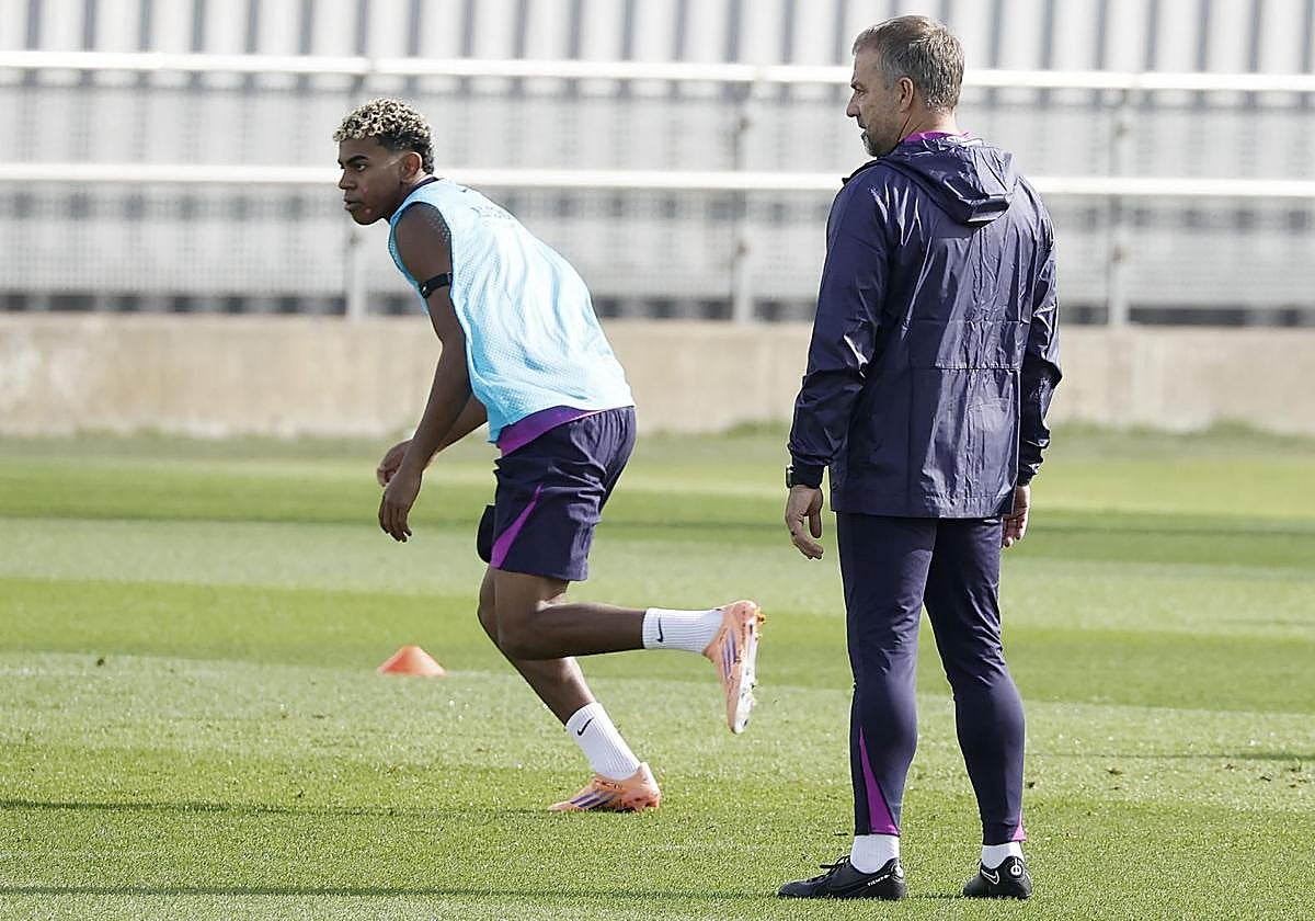 Lamine Yamal prepares for the clash with Elche under the watchful eye of Hansi Flick.
