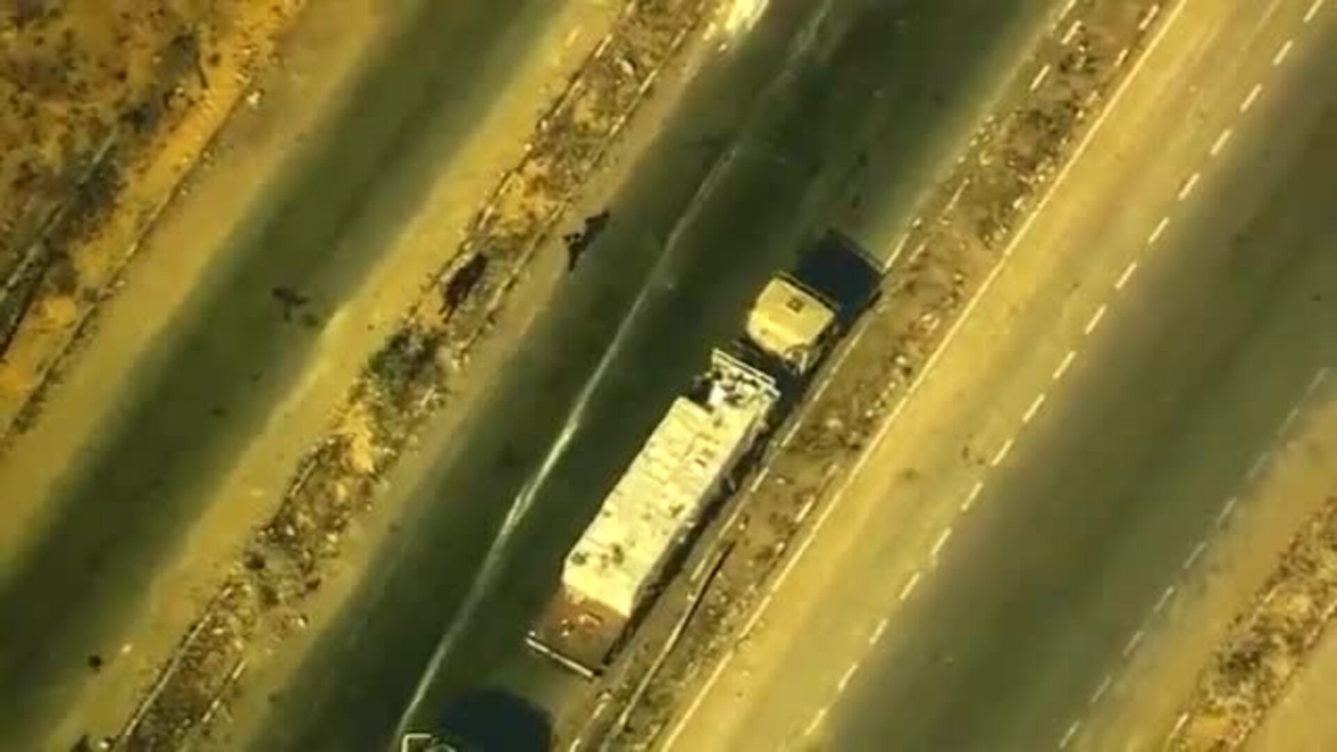 Graban a miembros de Hamás robando un camión de ayuda humanitaria