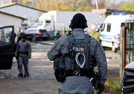 Agentes de la Policía alemana durante un operativo en Berlín.