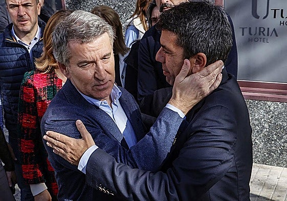 Feijóo y Mazón, durante un encuentro con alcaldes y cargos del PP de Valencia el pasado mes de enero.