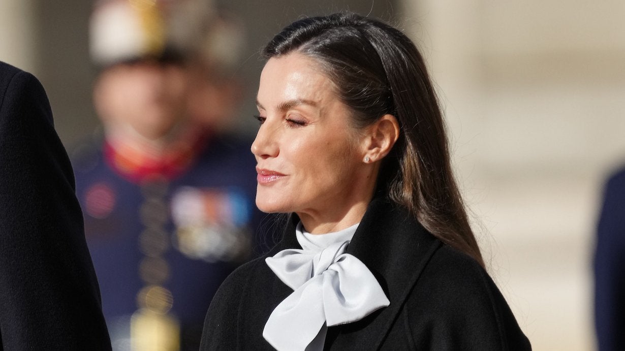 Quién es el sultán de Omán para el que Letizia lucirá tiara esta noche y porqué viaja sin la primera dama