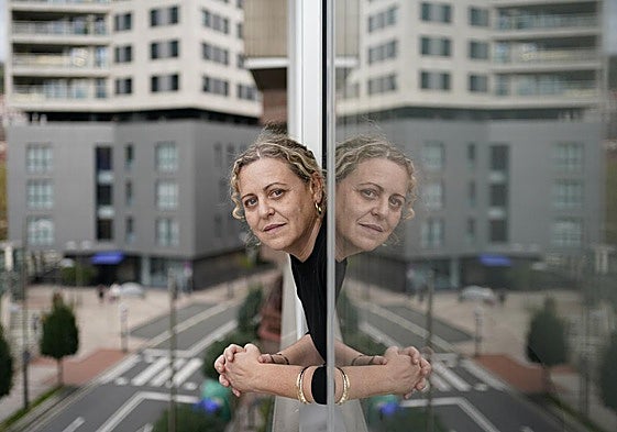 Paula Gil posa en Bilbao antes de la entrevista.