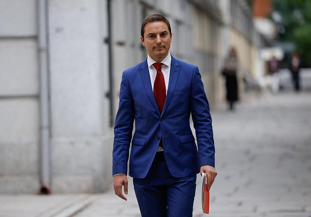 Juan Lobato, exsecretario General del PSOE de Madrid, a su llegada al Supremo, donde prosigue el juicio al fiscal general.