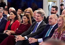 Feijóo, junto a Buruaga y Amor en un acto en Santander.