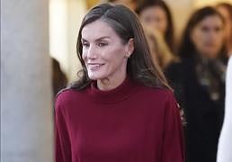 Letizia rescata de su armario su vestido de Massimo Dutti más favorecedor en los Premios de Innovación y Diseño