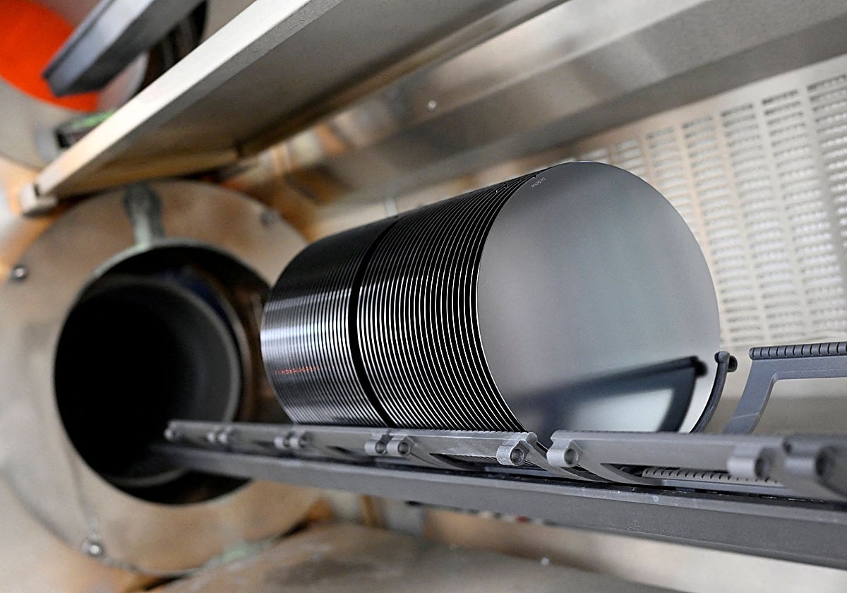 Obleas de silicio en una línea de montaje de Nexperia