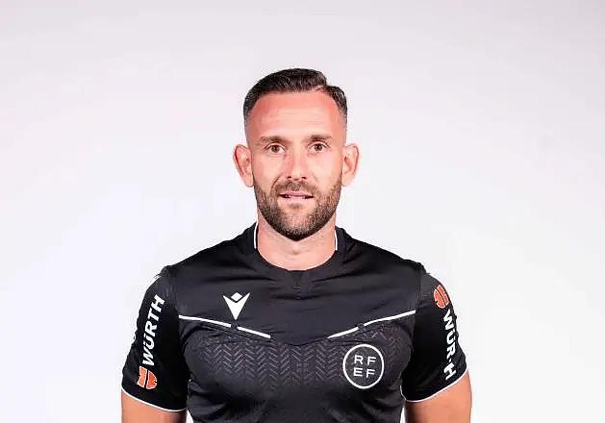 Manuel Jesús Orellana is the Sevillian referee who will officiate the Málaga-Córdoba match.