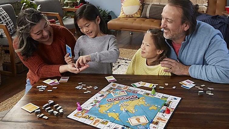 Estos juegos Monopoly para todas las edades prometen largas tardes de entretenimiento