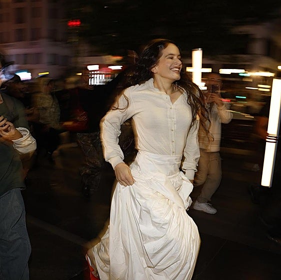 Rosalía, a su llegada a Callao en una aparición sorpresa para presentar su cuarto álbum.