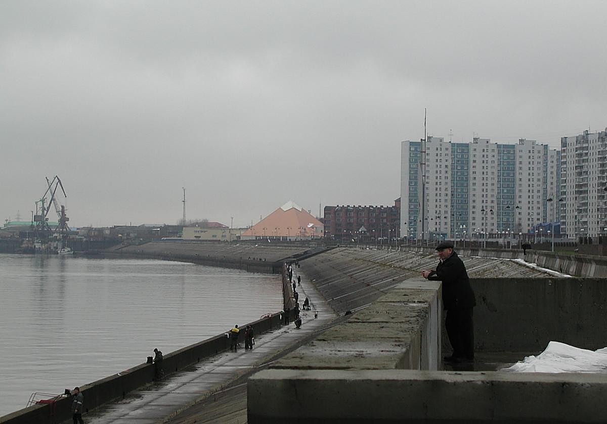 Río Obi a su paso por Nizhnevártovsk, en la región Janti-Mansiisk, Siberia.