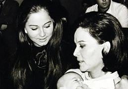 Los motivos por los que Isabel Preysler estuvo dos años sin hablarse con su madre, Betty Arrastia