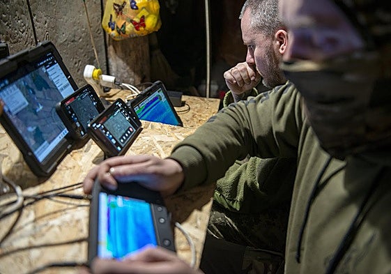 Una unidad ucraniana de drones ataca posiciones rusas en el Donbás.