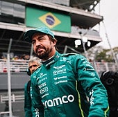 Fernando Alonso se muerde la lengua sobre Aston Martin