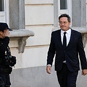 Álvaro García Ortiz se dirige al Supremo para sentarse en el banquillo acusado de revelar secretos.