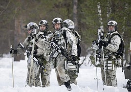 Maniobras tácticas de los equipos de la OTAN, en Finlandia.