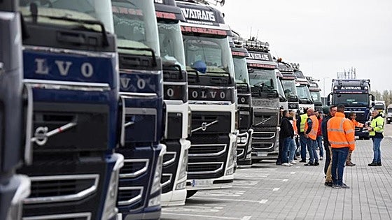 El Gobierno dará ayudas de 3.000 euros para sacarse el carnet de autobús o de camión