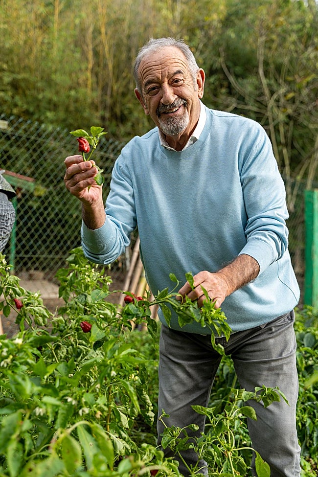 Karlos Arguiñano en su huerto.