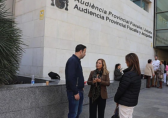 Alexandre junto a su letrada Silvia Moya, especialista en Derecho de Familia y Sucesiones del ICAV.