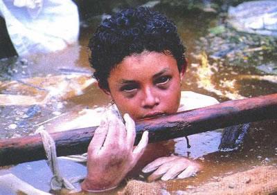 Omaira Sánchez, la niña de 13 años, se convirtió en símbolo de los 25.000 fallecidos.