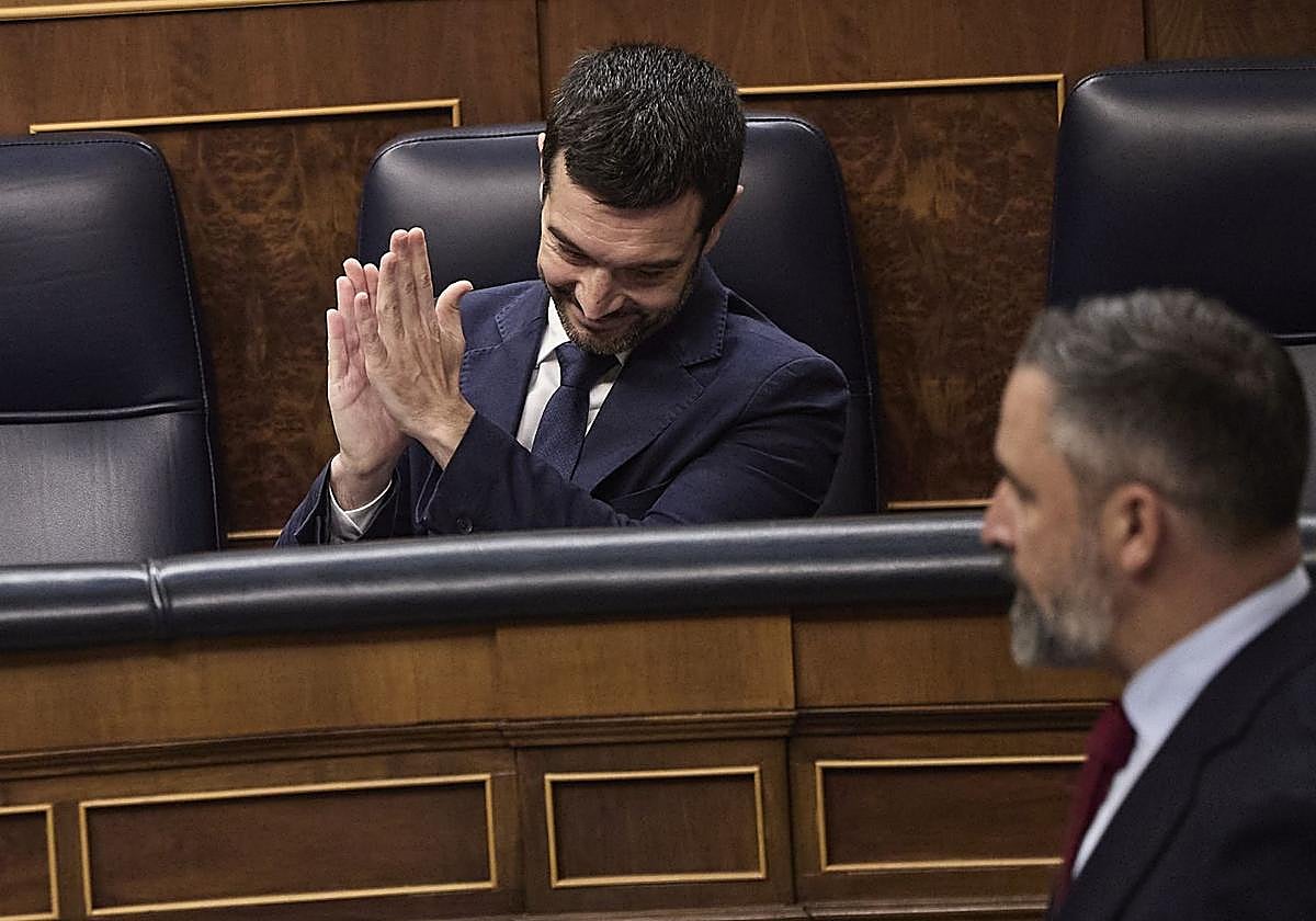 El ministro de Consumo, Pablo Bustinduy, durante la sesión en el Congreso.