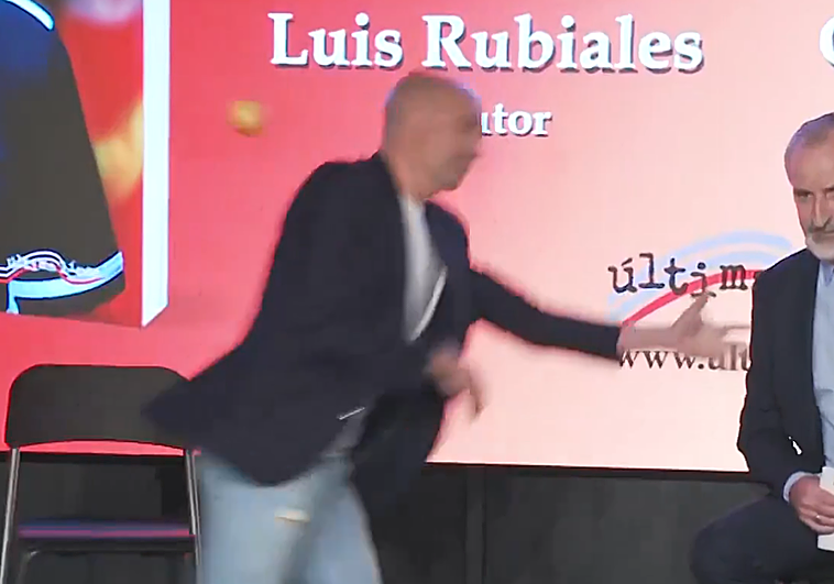 Momento de la agresión a Rubiales.