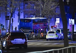 El autobús en el lugar del incidente.