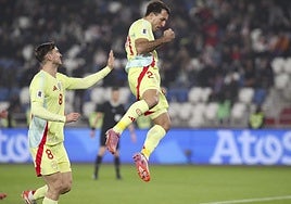 Mikel Oyarzabal celebra uno de los dos goles que marcó este sábado ante Georgia.