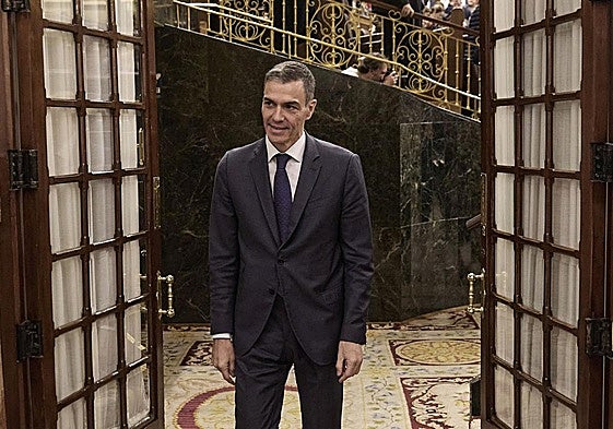 Pedro Sánchez abandona el hemiciclo del Congreso.