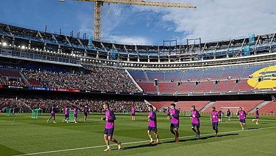 El Barça regresa al Camp Nou 909 días después
