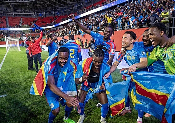 Los jugdaores de la RD Congo celebran la clasificación a la repesca.