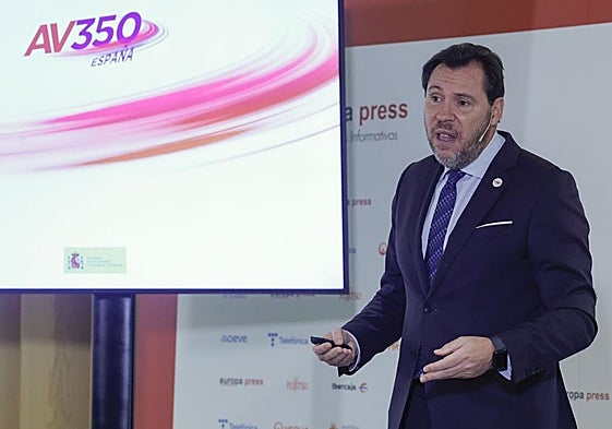 Óscar Puente protagoniza un desayuno informativo de Europa Press.