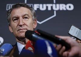 Alberto Núñez Feijóo a la salida de su acto en Madrid.